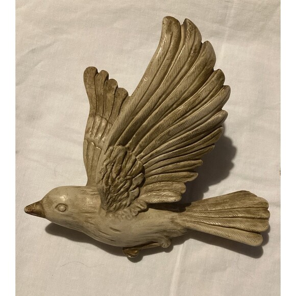Chalk Ware Flying Bird Hanging Statue Decor Universal Statuary Corp. Solid - Picture 1 of 8
